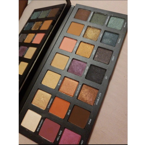 🎉 SOLD 🎉 Urban Decay Palette Born to run - Picture 2 of 2